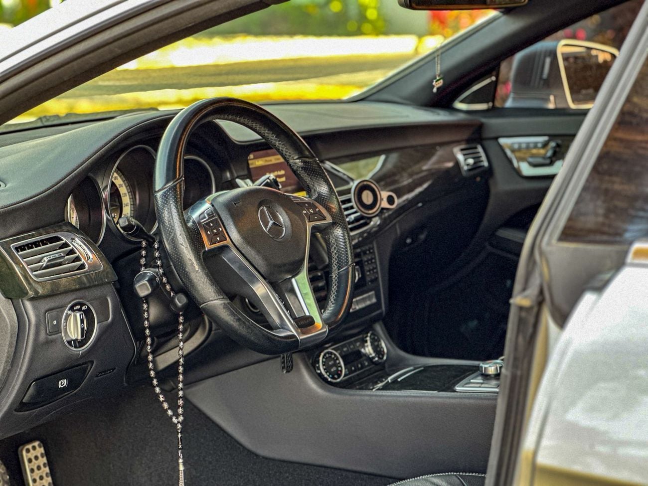 مرسيدس بنز CLS 550 2012 Mercedes-Benz CLS 550 RWD AMG V8 | 402 Hp | Law Mileage (151,000 Km) | Japanese Specs
