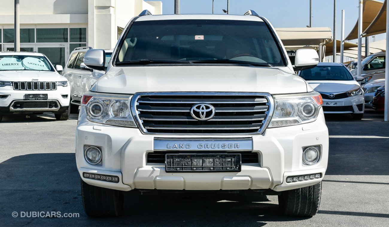 Toyota Land Cruiser GXR V8