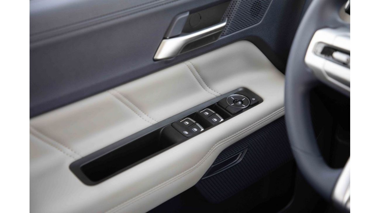 JMC Grand Avenue 2024 JMC Grand Avenue 2.3 DV 4X4 - White Pearl Inside Black & White | Export Only