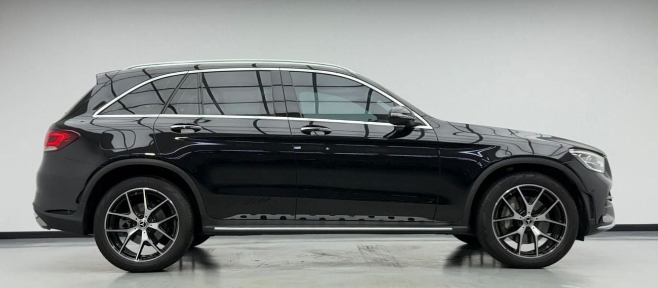 Mercedes-Benz GLC 200 4Matic 2022 Mercedes-Benz GLC200 AMG 4MATIC, Warranty, Full Service History, Very Low Km, GCC