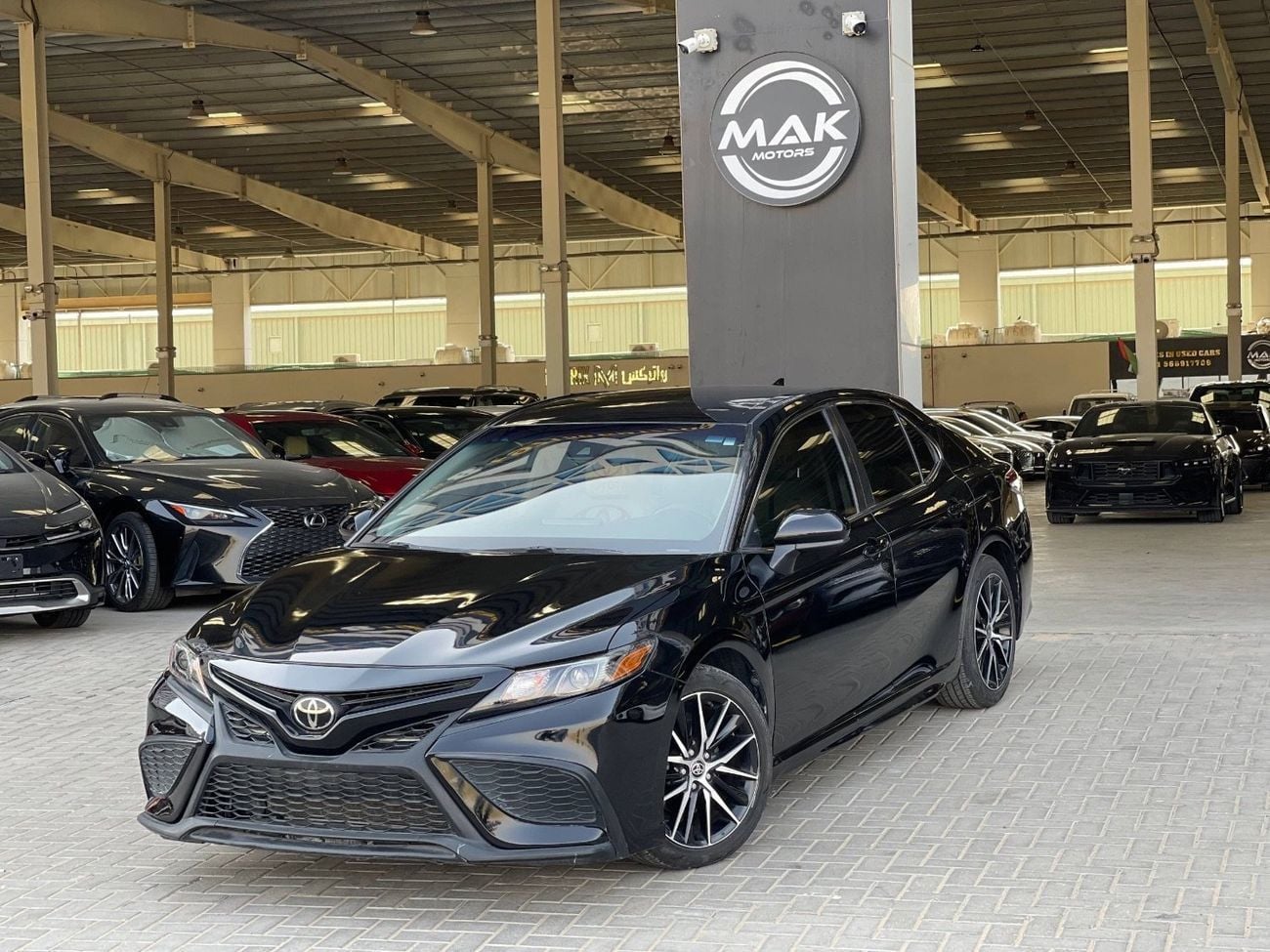 Toyota Camry SE 2.5L (204 HP) RADAR / LINE ASSIST / BLIND SPOTS / RIMS /  LEATHER / CLEAN AND NEAT