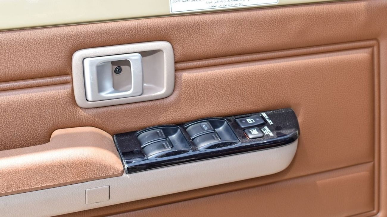 تويوتا لاند كروزر بيك آب Land cruiser 79 - 4.0l - Petrol D/C - A/T - Winch - Power Window - Coolbox