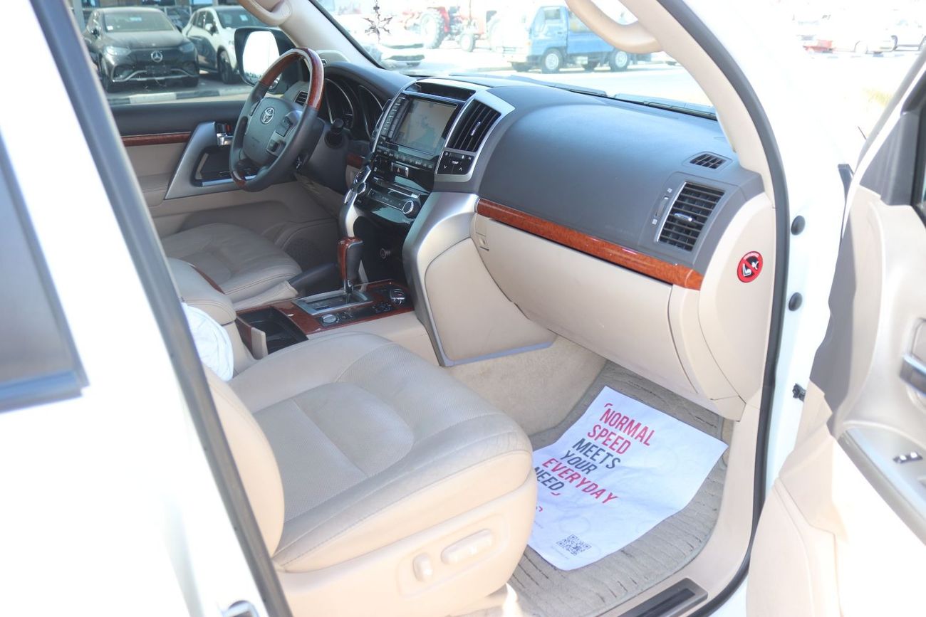 Toyota Land Cruiser VXR LEATHER SEAT, ELECTRIC SEAT, SUNROOF, MONITOR, MODEL 2015