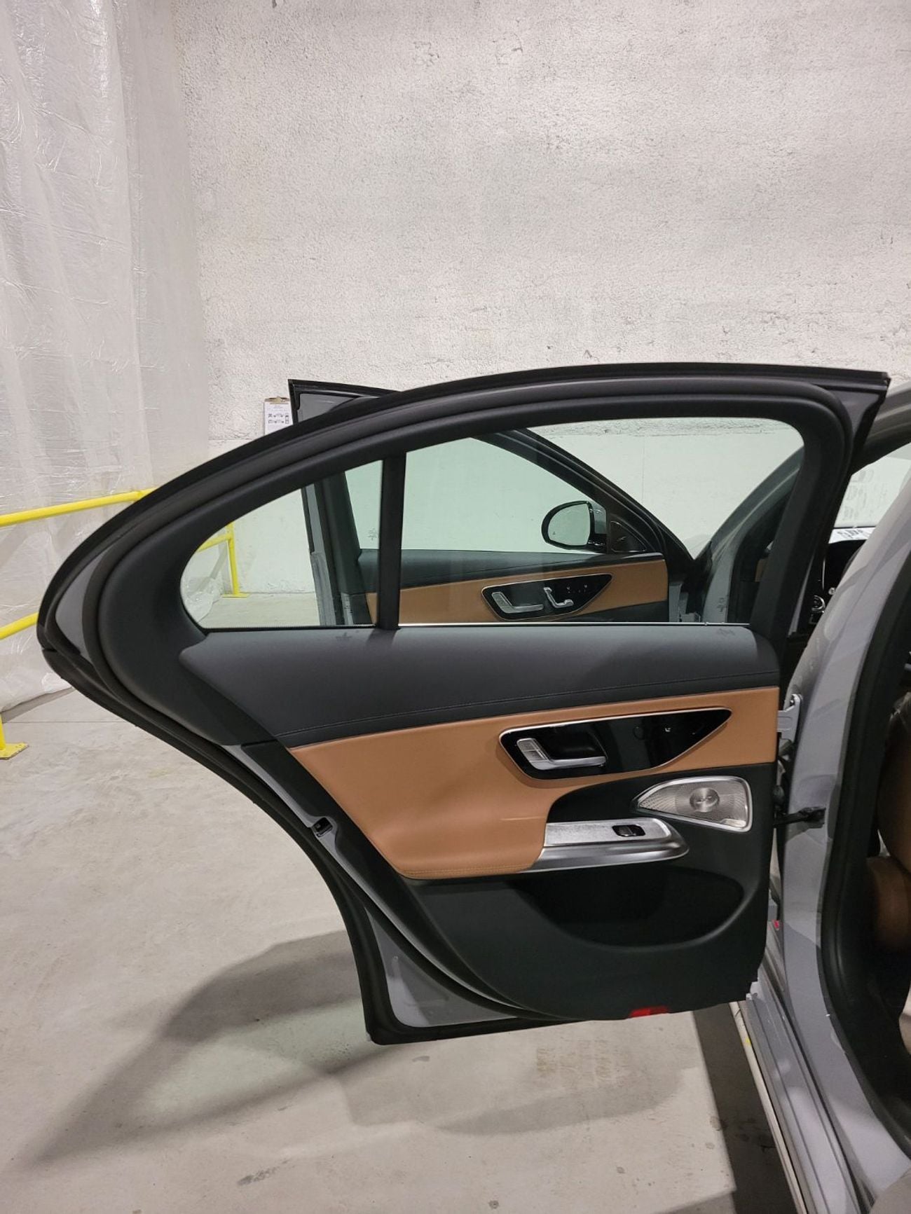 Mercedes Benz E350 4MATIC (NON GCC) 4MATIC Luxury Sedan  * Export Offer*