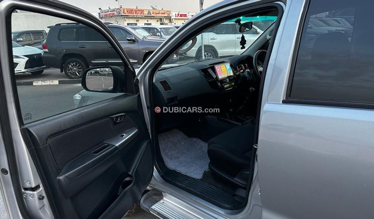 Toyota Hilux SR