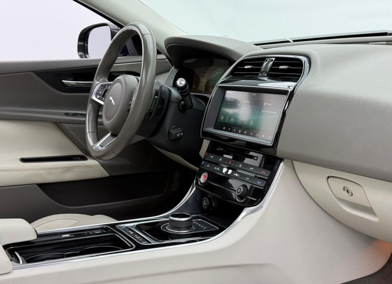 جاكوار XE 2018 Jaguar XE Prestige, 2026 Jaguar Warranty, 2028 Jaguar Service Pack, Excellent Condition, GCC