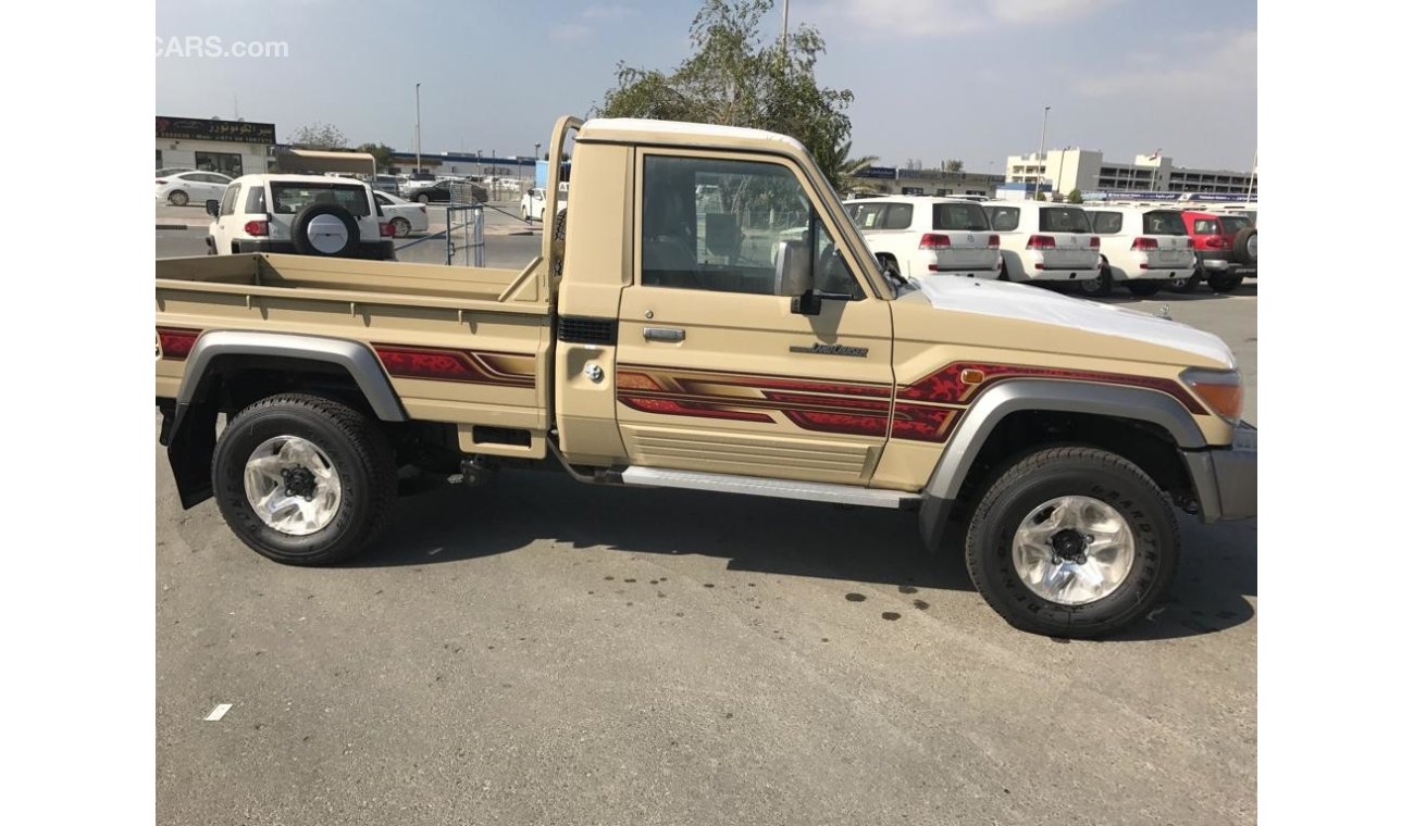 تويوتا لاند كروزر بيك آب 4.0l  with winch and diff lock