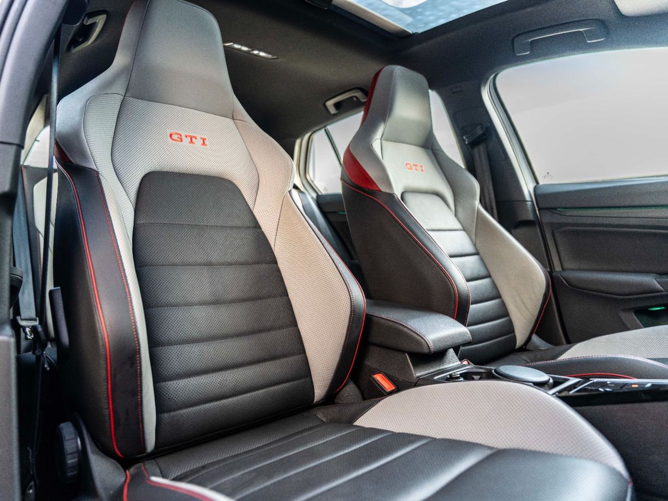 فولكس واجن جولف GTI Sport 2.0T