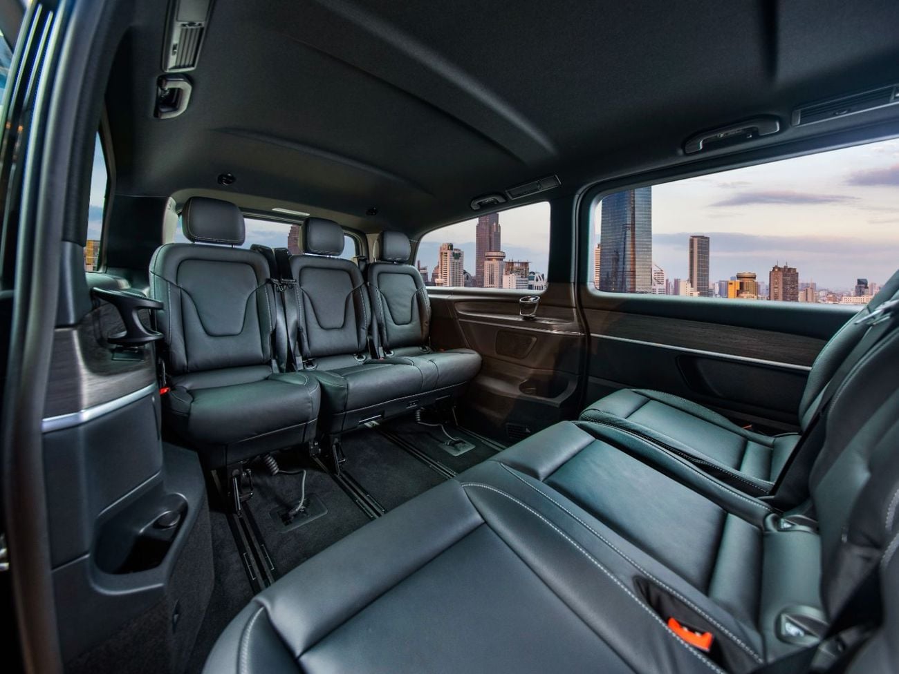 Mercedes Benz V300 AVANTGARDE with Additional Rear A/C