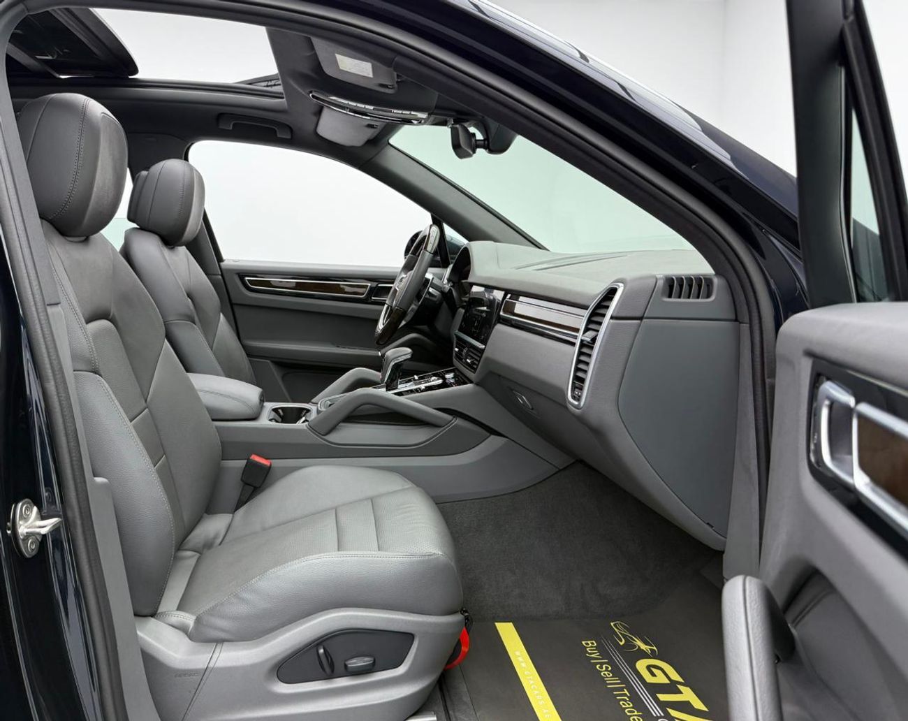 بورش كايان Std 3.0L (340 HP) 2022 Porsche Cayenne, Warranty, Full Porsche Service History, Very Low Km, Fully L