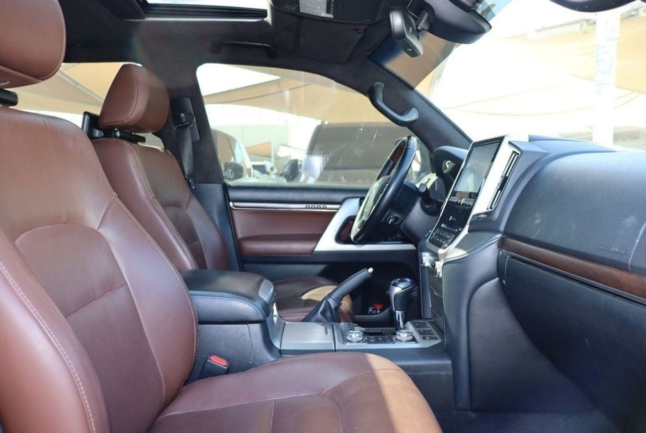 تويوتا لاند كروزر VXR 5.7L 4WD Toyota Land Cruiser VX.R 5.7L / 2018 / GCC / Original Paint