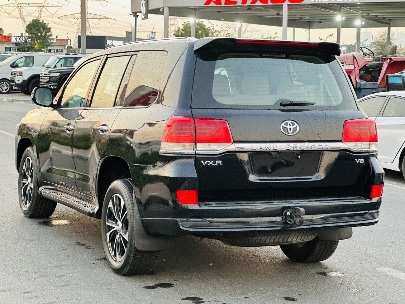 Toyota Land Cruiser VXR 5.7L 4WD