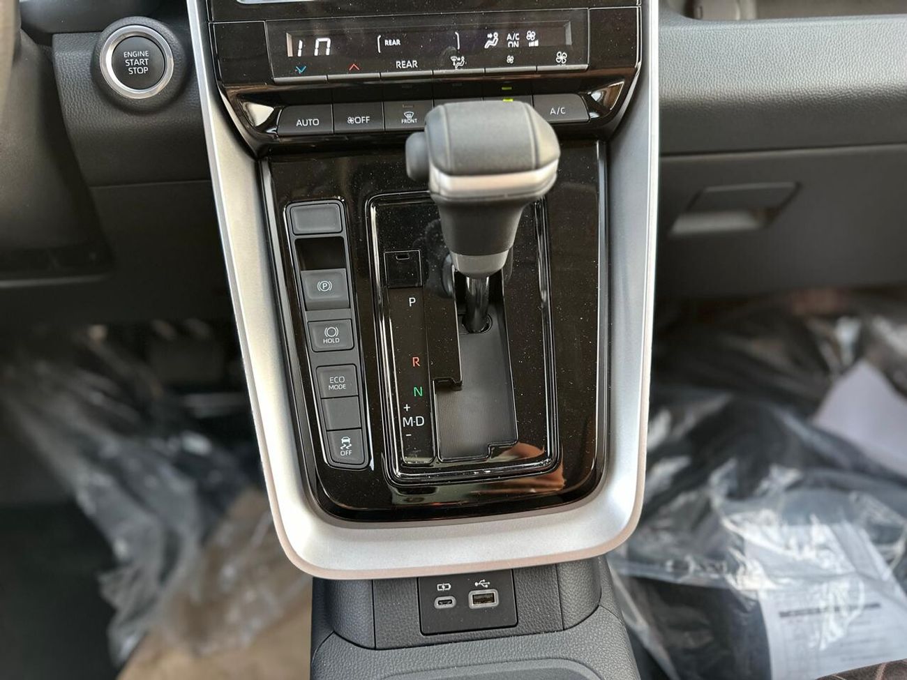 Toyota Innova 2024, PETROL 2.0L 0KM, GCC SPEC, 8-SEATERS, EXPORT PRICE