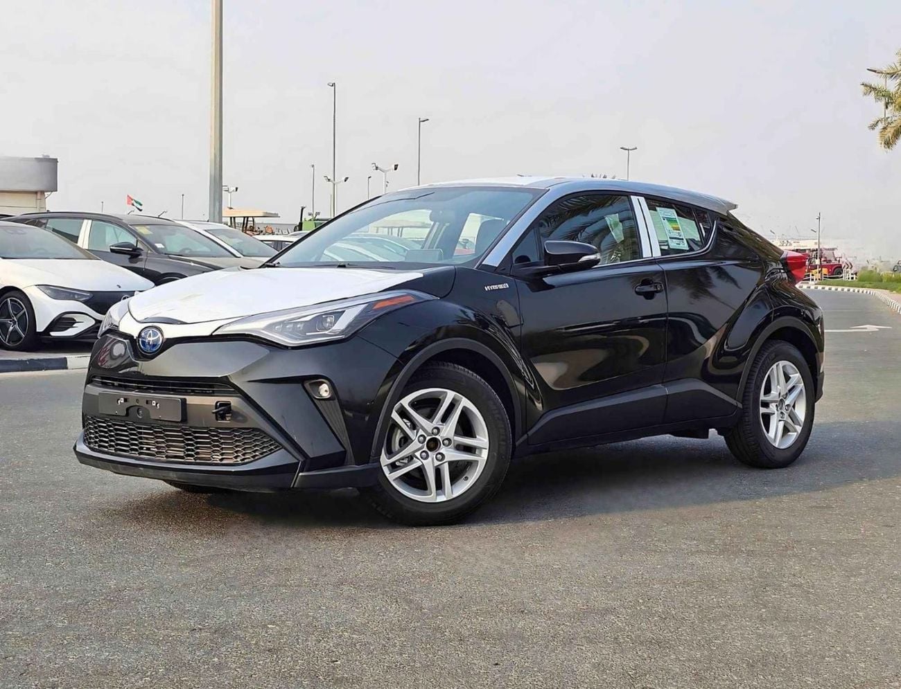Toyota C-HR LUXURY DUAL TONE / 1.8L HYBRID / PUSH START / LEATHER SEATS / FULL OPTION / CODE#68013