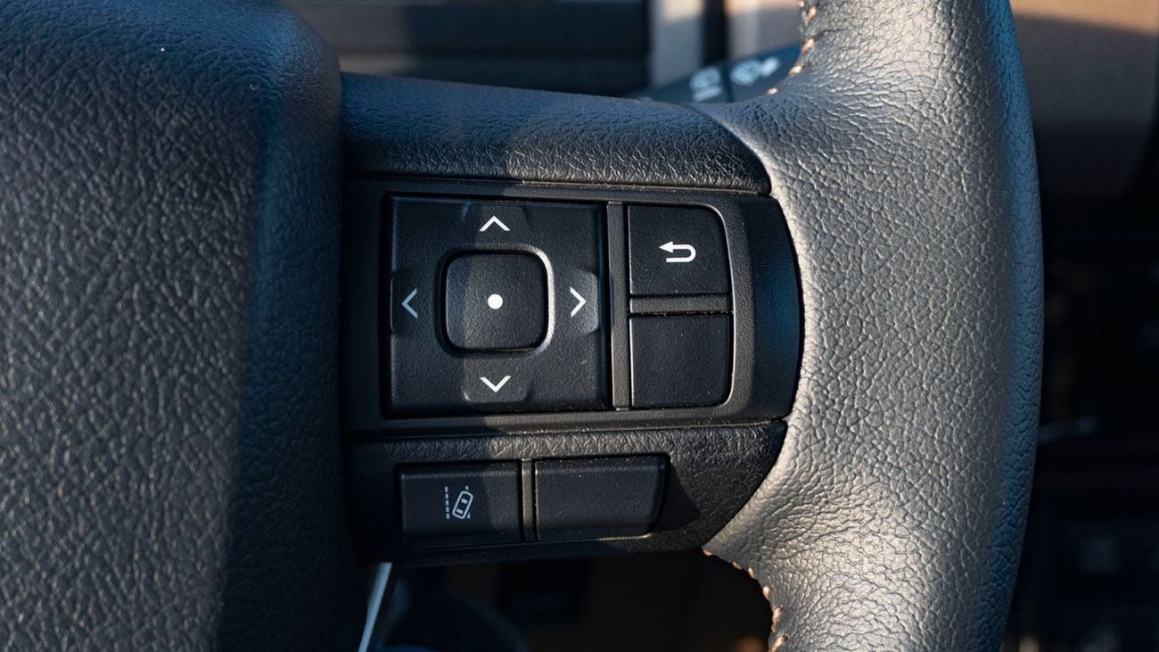 تويوتا لاند كروزر 70 LX 2.8L  2025 Toyota Land Cruiser 76 2.8L AT Diesel Full Option (White)