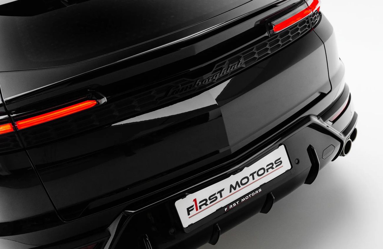 لامبورغيني اوروس 4.0L V-8 Twin-Turbocharged Engine + eMotor