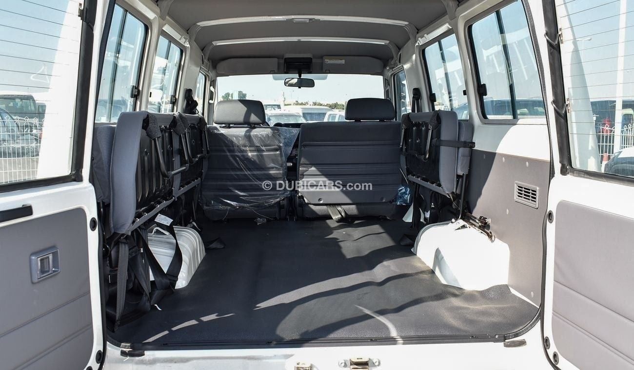 Toyota Land Cruiser 70 LC78 4.0l Manual Petrol 13 Seater 4WD Hublock