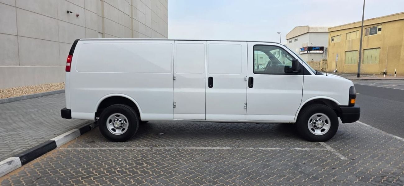 GMC Savana 3500 HD PETROL
