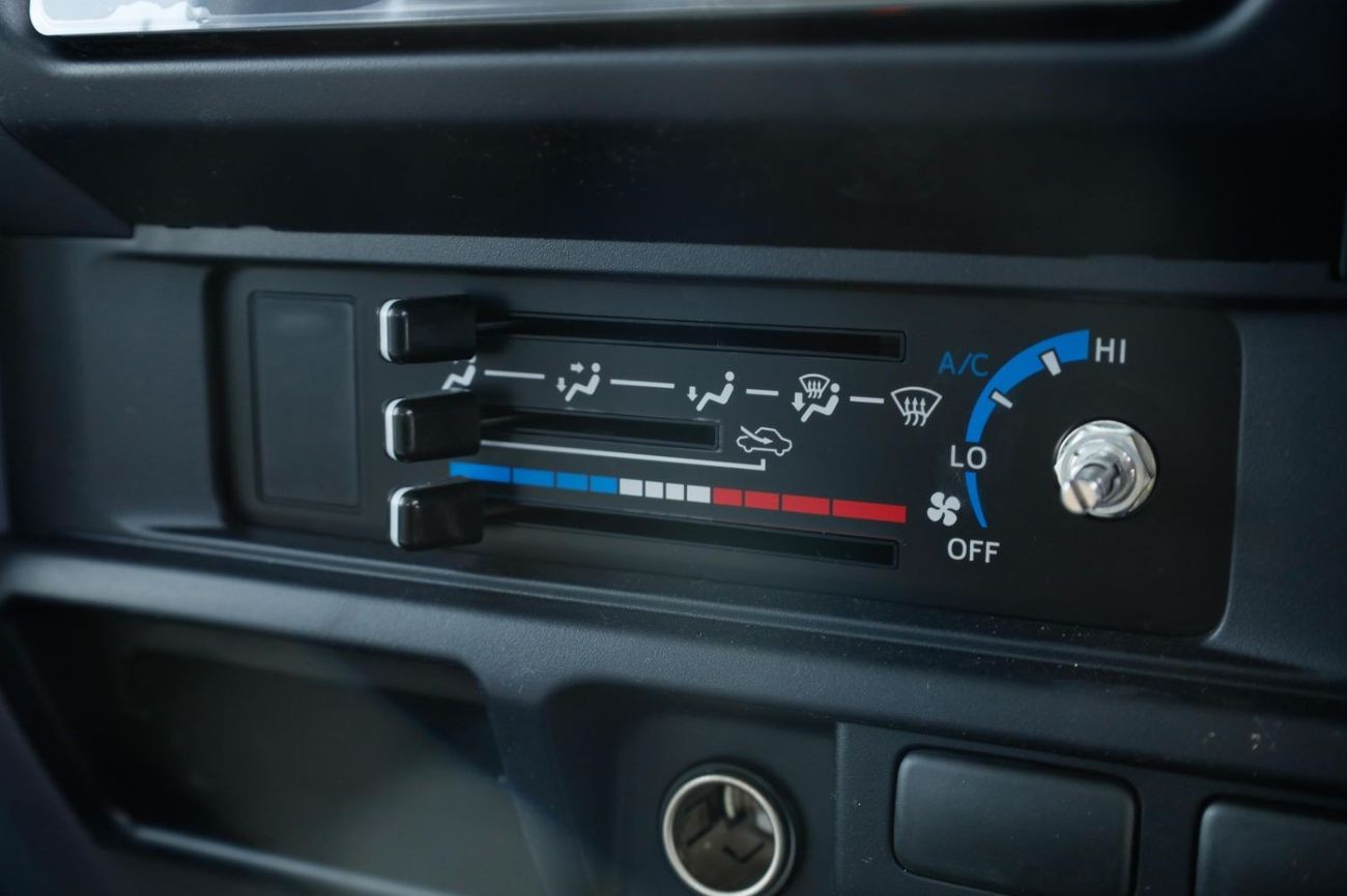 تويوتا لاند كروزر بيك آب TOYOTA LANDCRUISER 79 4.2L DIESEL 4WD DC STD MANUAL