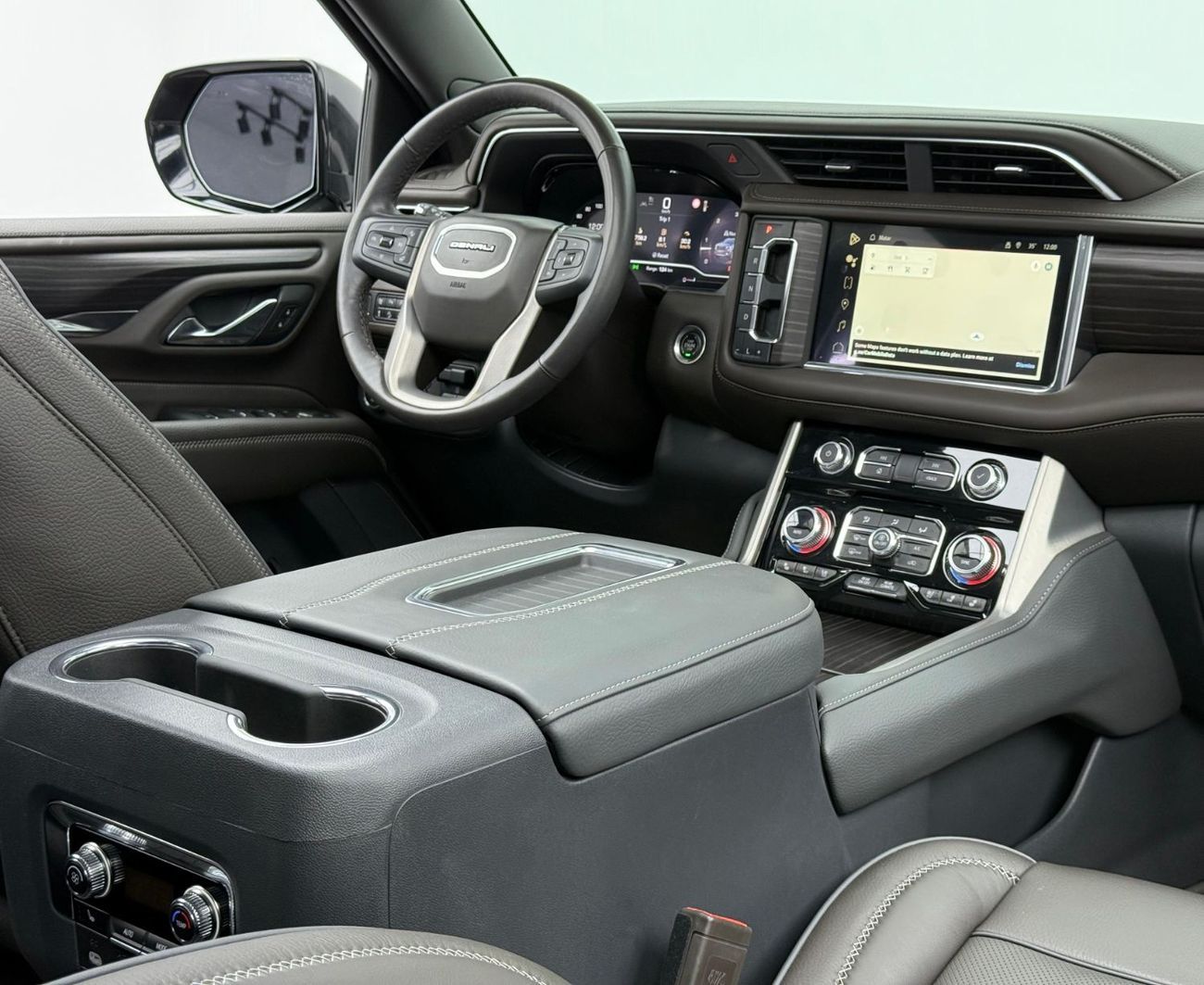 GMC Yukon 6.2 V8 Denali (AWD) 2023 GMC Yukon Denali, 2028 GMC Warranty + Service Pack, Very Low Km, 8 Seater,