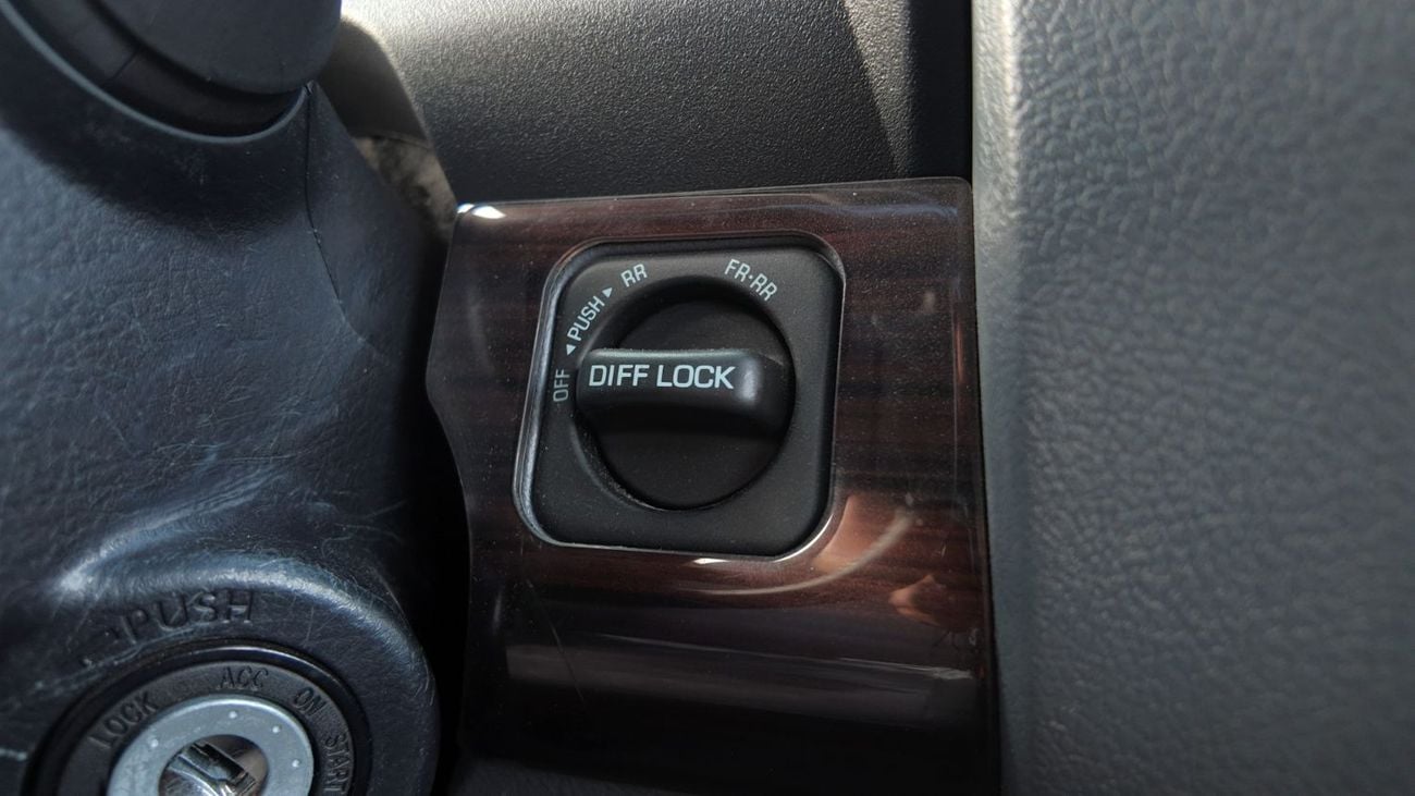 Toyota Land Cruiser TOYOTA LAND CRUISER HARD-TOP (70 SERIES) A/T 4.0L - 2024