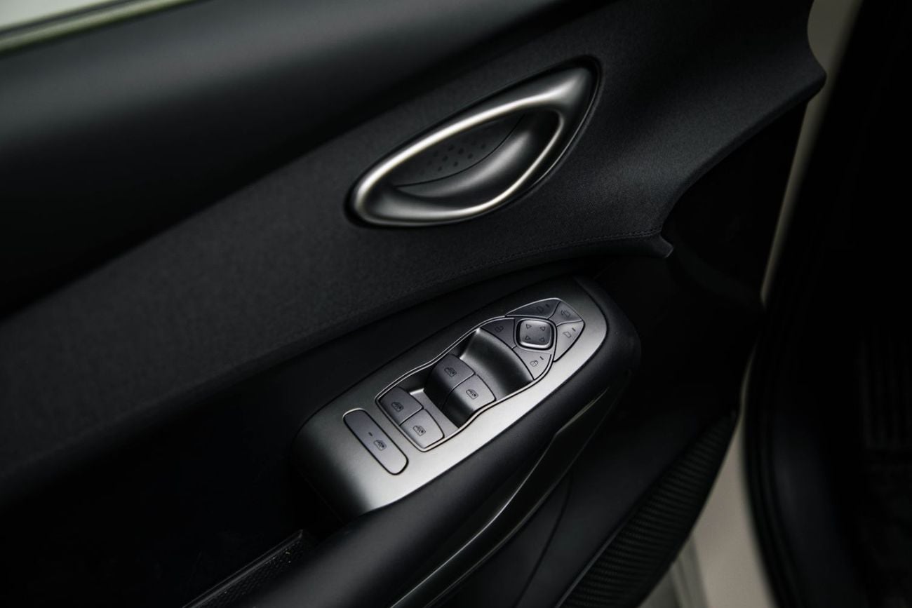 بي واي دي سيليون 05 Intelligent Navigation - Warm Sun White Inside Black | Export Only