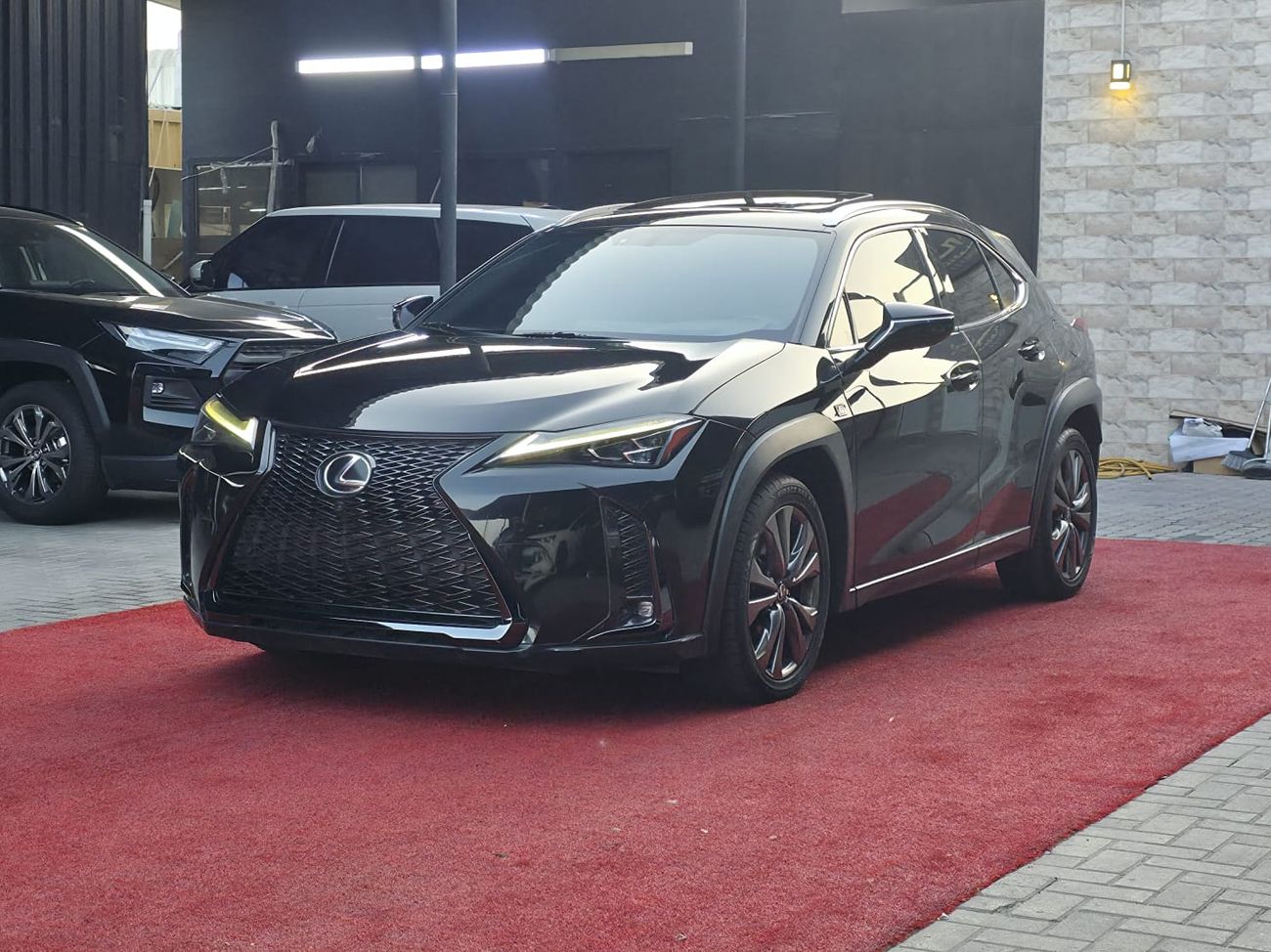 لكزس UX 200 F Sport Platinum 2.0L (169 HP)