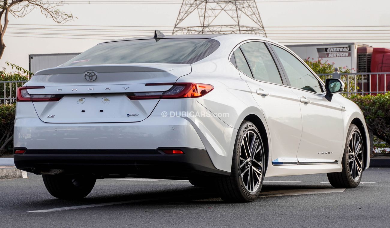 Toyota Camry LE 2.5 L Hybrid