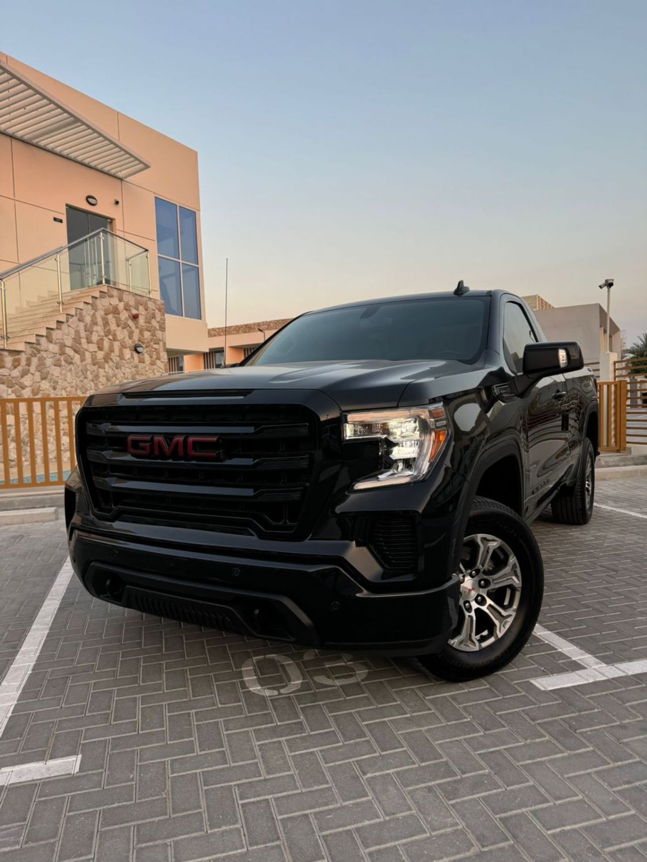 GMC Sierra 5.3L V8 SLT Crew Cab (AWD)