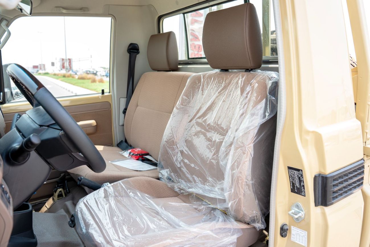 تويوتا لاند كروزر بيك آب Std 4.0L Single Cab Utility 4WD