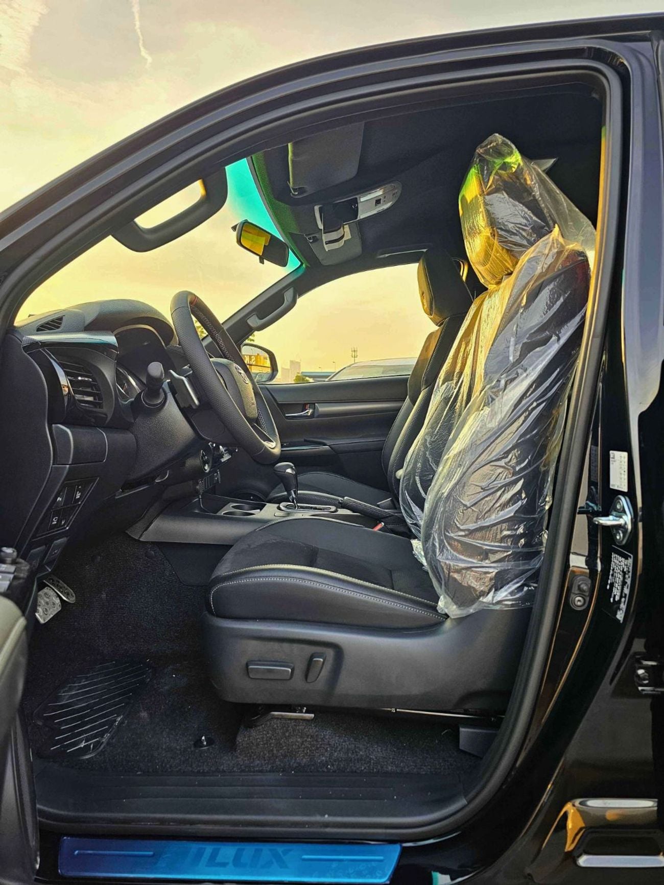 تويوتا هيلوكس GR SPORT WIDE BODY/ 4.0L PETROL /OVER FENDER /360*CAMERA/DRIVER PWR SEATS WITH LATHER (CODE# HGRPKW)