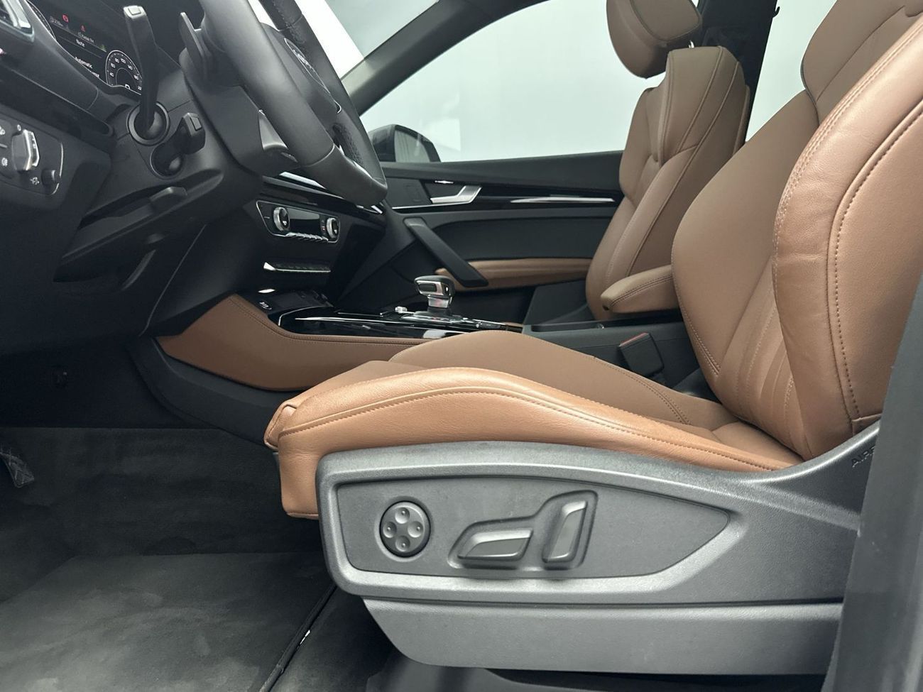 أودي Q5 45 TFSI S-LINE quattro 249hp (Ref# 70795)