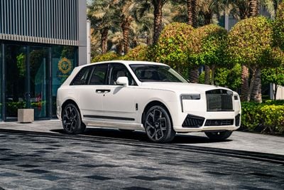 رولز رويس كولينان BLACK BADGE سيارة لكبار الشخصيات، 4 مقاعد، جديدة تمامًا، عداد كيلومترات صفر، كاملة المواصفات، تحت الضمان وعقد ال
