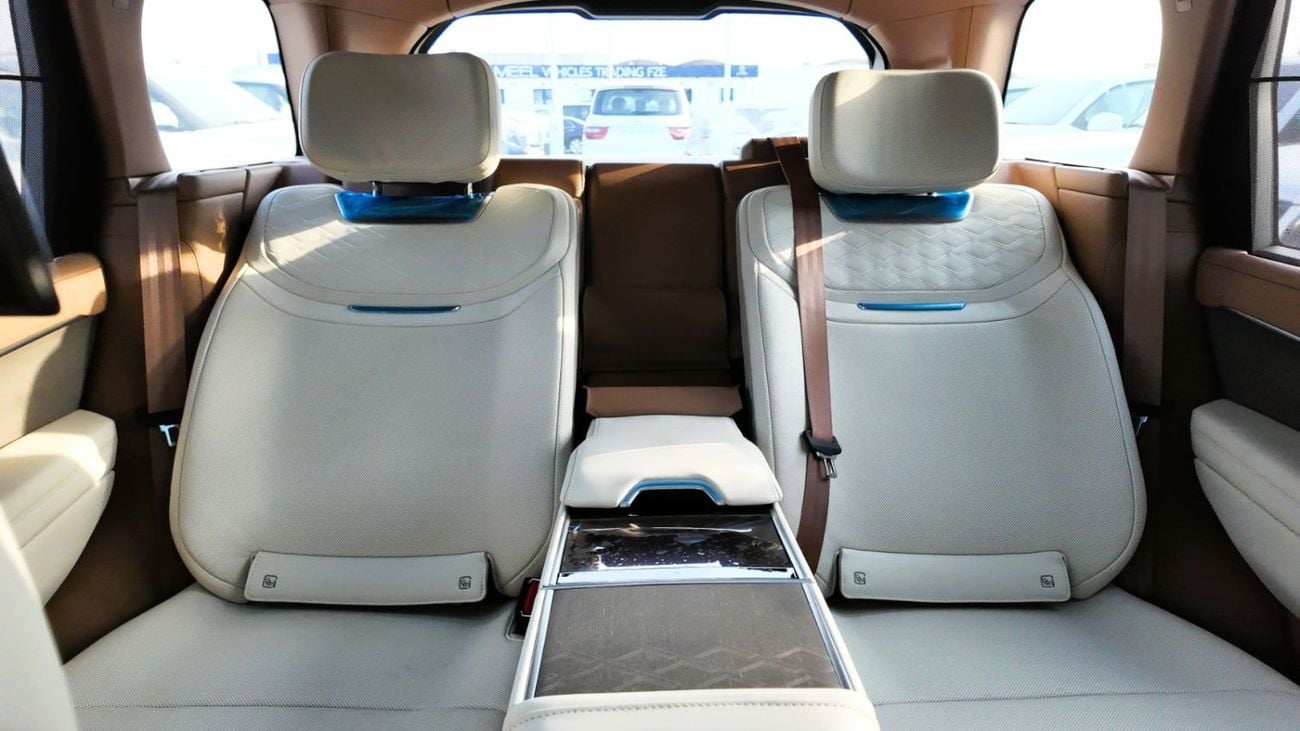 لاند روفر رينج روفر SV P615 SWB | Tourmaline Brown | Tan Interior | 4.4L Twin-Turbo V8 | GCC Specs