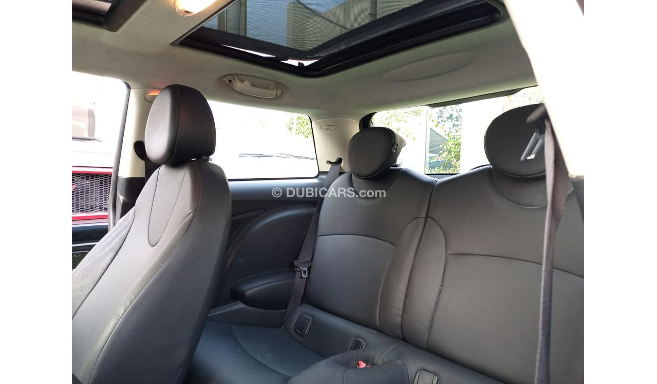Mini Cooper 1600 cc, American specifications, 2013 model, panorama, cruise control, automatic sensor wheels, lea