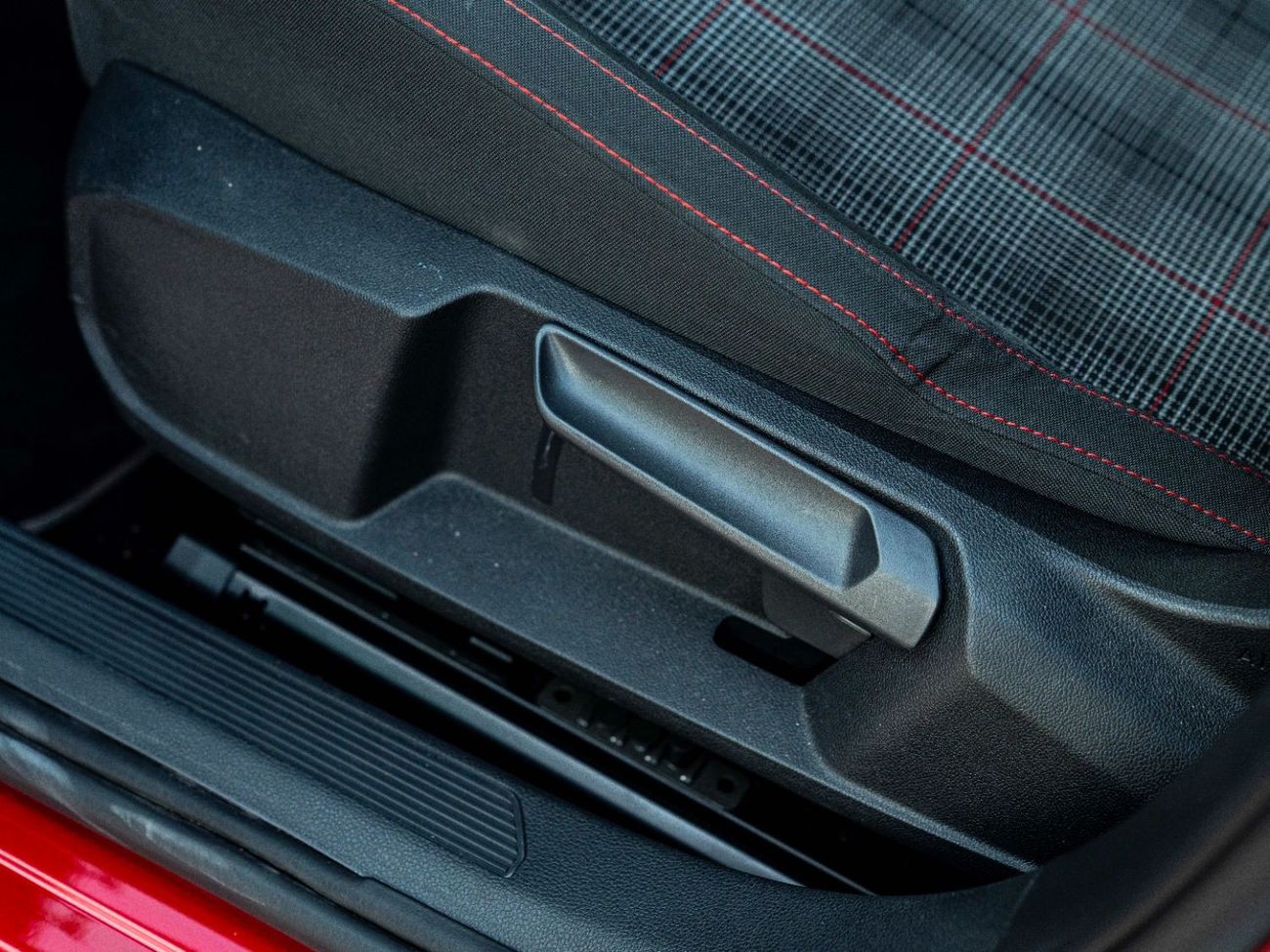 فولكس واجن جولف GTI AED 1,887 PM • GTI P1 MID • ONLY 59,000 KMS • OFFICIAL VOLKSWAGEN SERVICE HISTORY AND WARRANTY