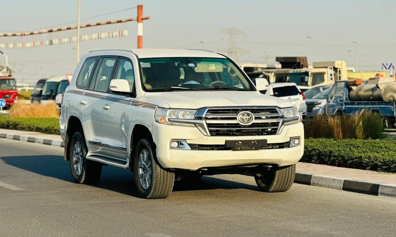 Toyota Land Cruiser VXR+ 5.7L