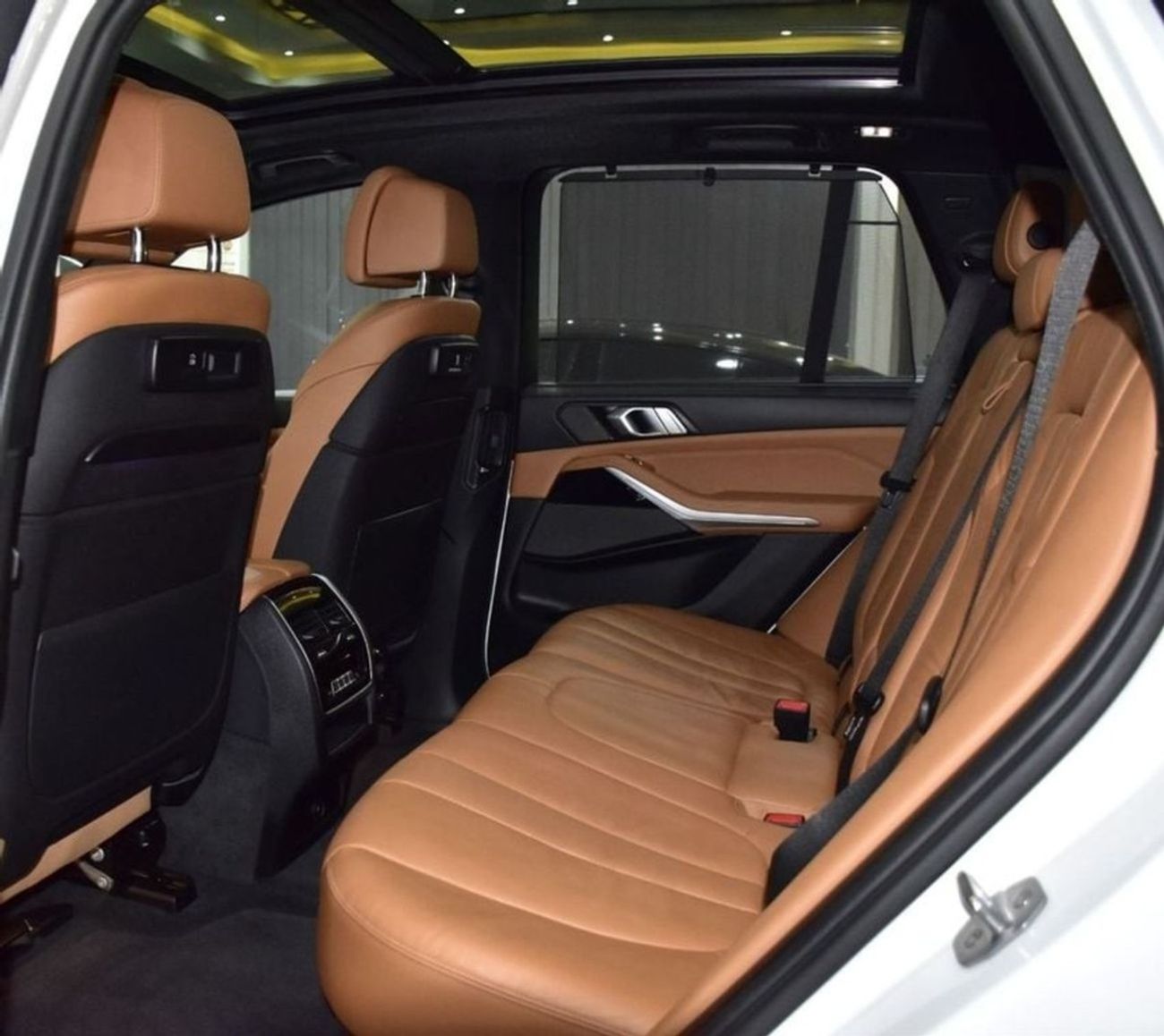 BMW X5 EXCELLENT DEAL for our BMW X5 xDrive40i M-Kit ( 2019 Model ) in White Color GCC Specs