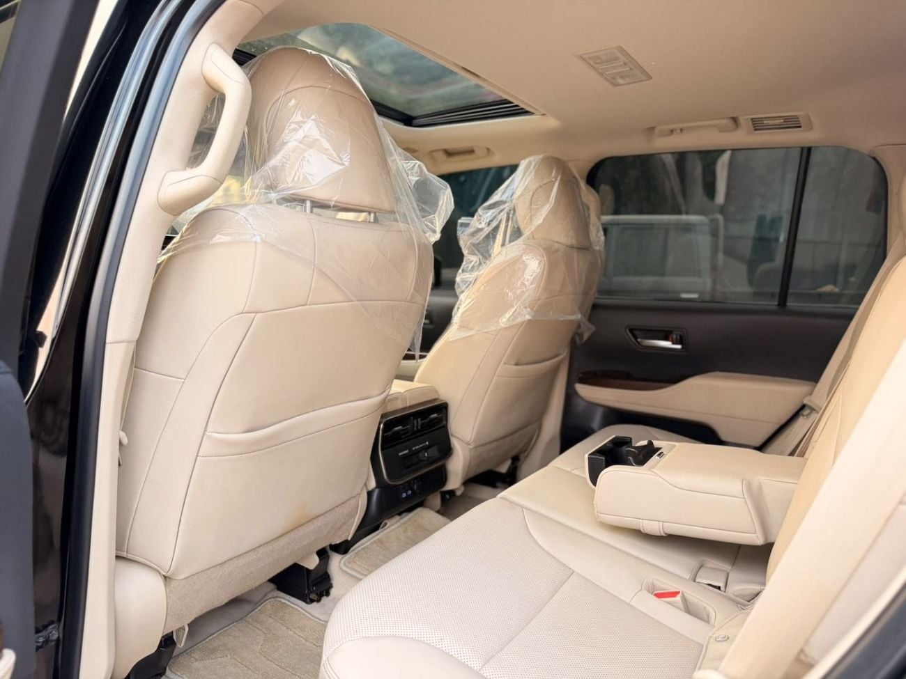 Toyota Land Cruiser GXR Model 2023 GXR 4.0L Pull Option with Radar Very clean Title And Slightly Use