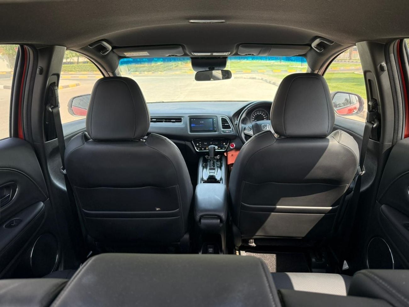 هوندا HRV RS 1.8L v4 petrol engine RHD 2WD Automatic transmission 5 Seats Suv with 5 doors