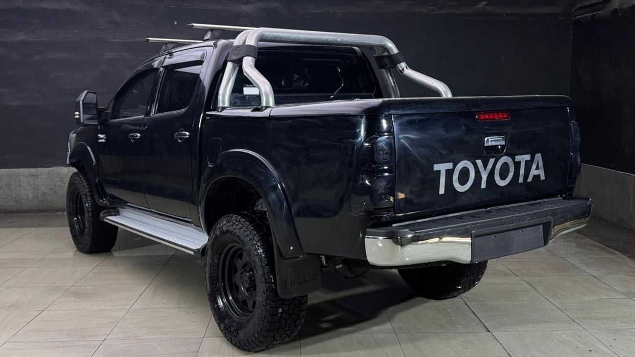 Toyota Hilux DL Diesel Engine 3000 CC ,Automatic Gear ,2015 Model ,Only For Export Available