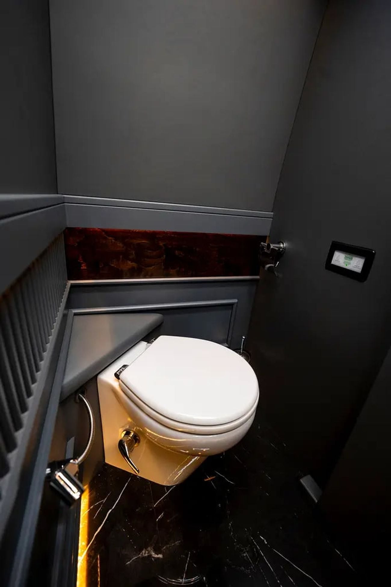 Mercedes-Benz Sprinter VVIP MERCEDES with Bathroom, Additional AC and Air Suspension- 2 Years Warranty VLINE