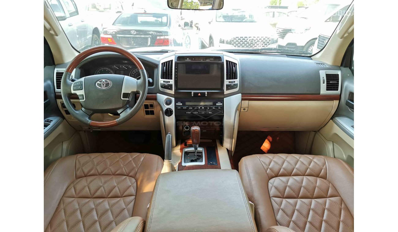 Toyota Land Cruiser 4.0L V6 Petrol, 20" Rims, DRL LED Headlights, Bluetooth, Power Locks, Rear Camera, 4WD (LOT # 757)