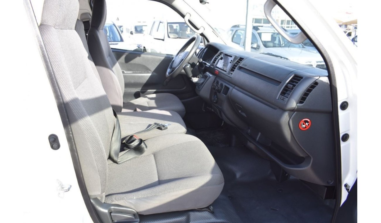 تويوتا هاياس TOYOTA HIACE 6 SEATER VAN