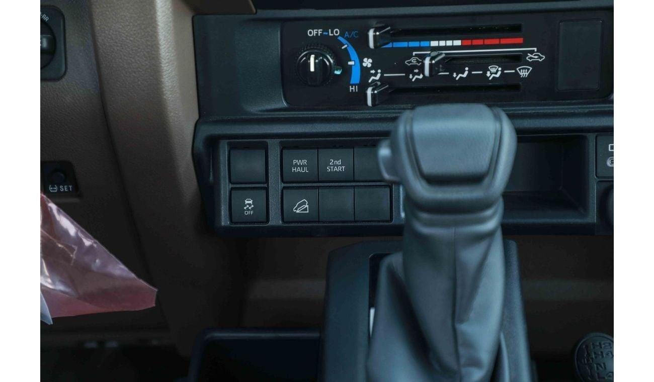 Toyota Land Cruiser Pick Up 2024 TOYOTA LAND CRUISER PICK UP LC79 DC 2.8- BEIGE inside BEIGE | Export Only