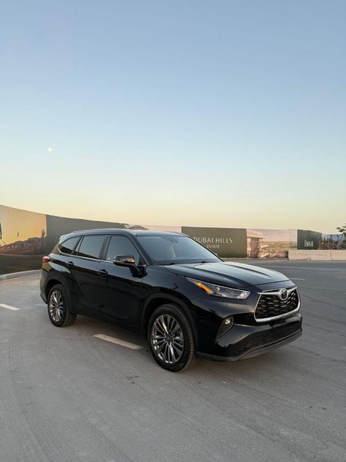 Toyota Highlander LE Non Hybrid MPV LHd 2.4L V4 Turbo Petrol Engine Automatic Gear 7 Seats 5 Doors