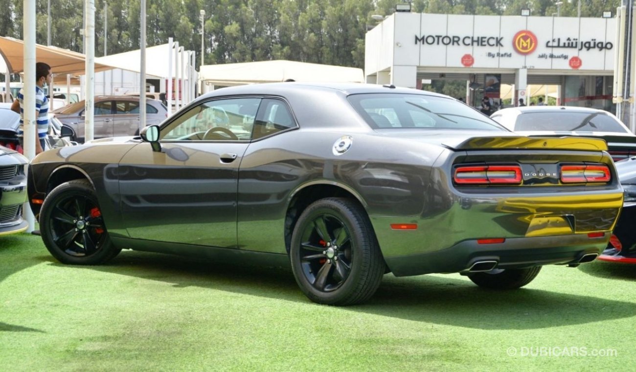 دودج تشالينجر Challenger SXT V6 3.6L 2019/ SRT Kit/ Leather Interior/ Low miles/ Excellent Condition