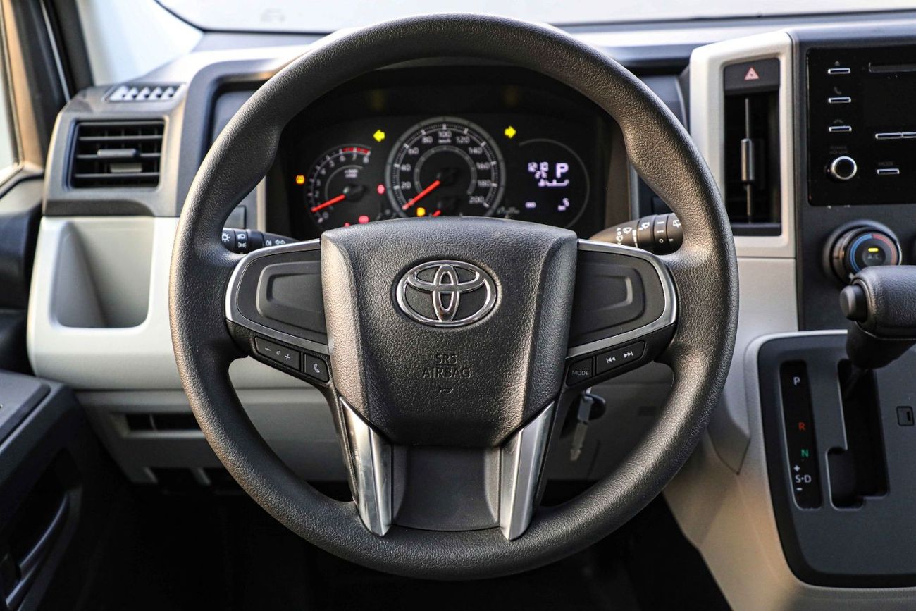 Toyota Hiace 2023 Toyota Hiace 3.5 DV P SDR - White inside Grey