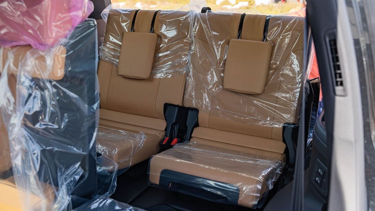 Lexus LX 600 2025 Lexus LX600 Signature 3.5L AT Petrol (Black)