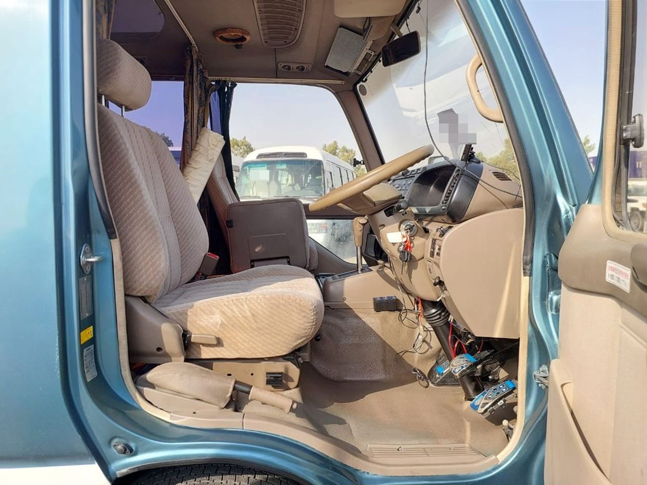 Toyota Coaster TOYOTA COASTER BUS 1997 RHD 4.1 L DIESEL AUTOMATIC (PM04890)